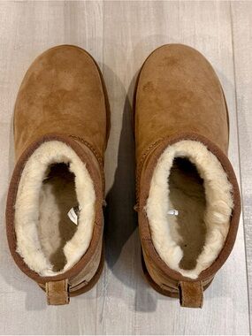 UGG boots (grandeur/size 9)